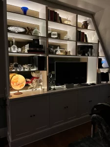 accent lighting on shelves